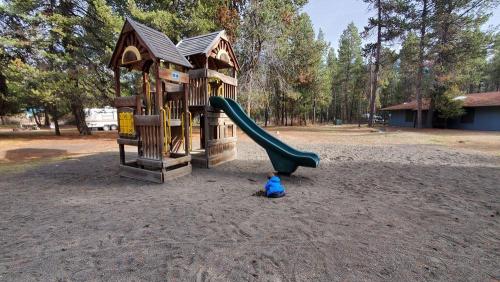 20211027-playground-2-bend-sunriver-TT