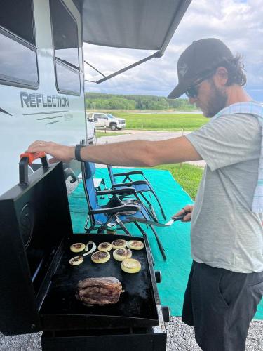 20220531-grilling1-Sugar-Bottom-IA