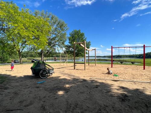 20220607-remote-playground-Sugar-Bottom-IA