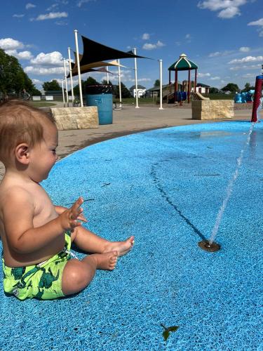20220609-Isaiah-at-splash-pad-3-Sugar-Bottom-IA