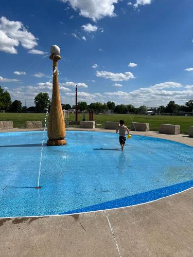 20220609-Keahi-at-splash-pad-Sugar-Bottom-IA