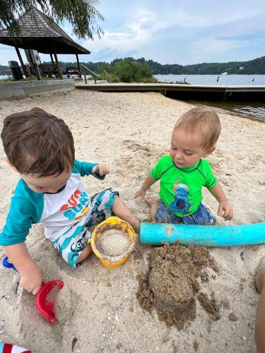 20220727-01-playing-in-the-sand-annapolis-MD