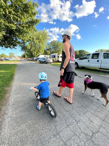 20220812-09-family-walk-Circle-M-Lancaster-PA