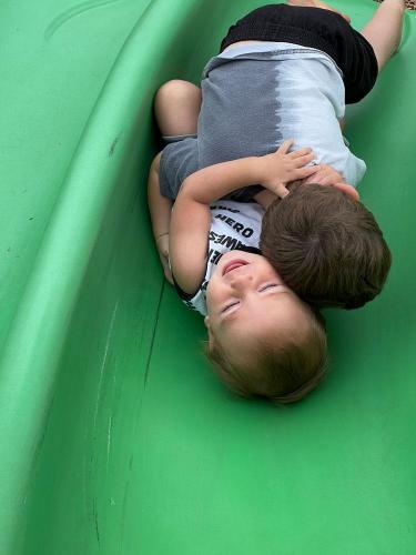 6185-boys-on-slide-Blue-Springs-MO