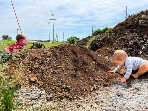 20220528-Boys-playing-in-the-dirt-1-Kalona-Park
