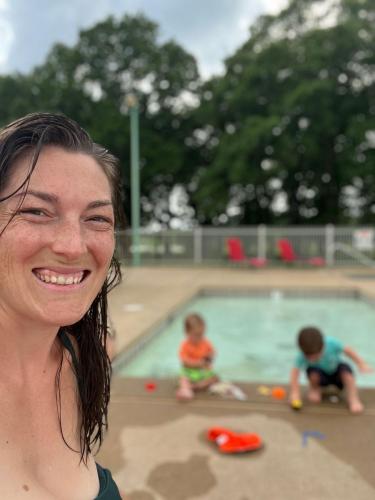 Gesen-and-boys-at-pool-4-lake-tawakoni