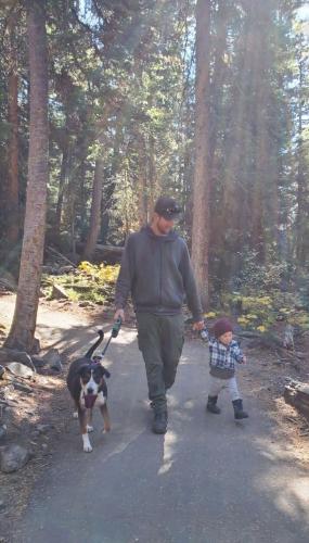 Matt-Autumn-Keahi-hiking-down-Palisade-Falls