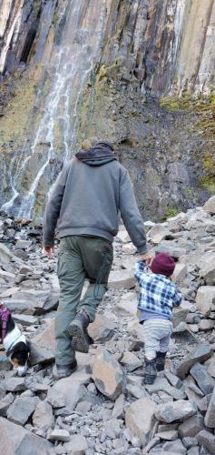 Matt-Keahi-on-Rocks-Palisade-Falls