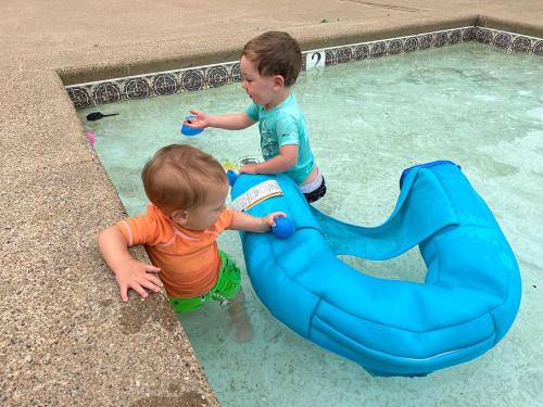 boys-at-pool-4-lake-tawakoni