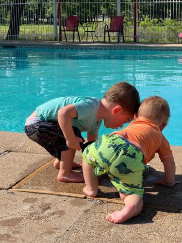 boys-at-pool-8-lake-tawakoni